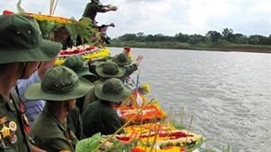 ສະເໜີຕົວລາຍການ “ກັບເມືອສະໜາມຮົບເກົ່າ - ຕອບບຸນແທນຄຸນເພື່ອນຮ່ວມກົມກອງ”